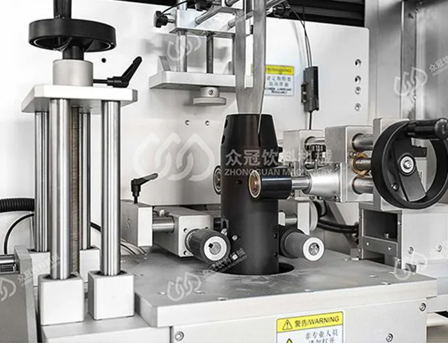 Automatic Shrink Sleeve Labeling Machine4