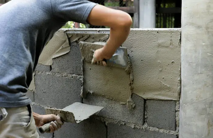 plastering-mortar-application-on-brick-wall