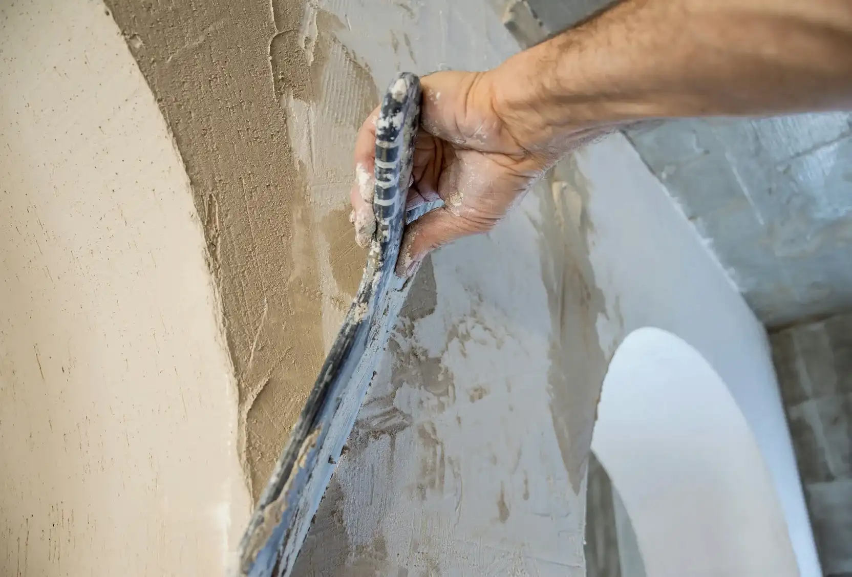 Apply_Plaster_to_Wall_with_Trowel