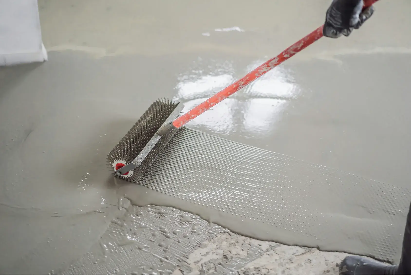 HPMC-self-leveling-application-with-spiked-roller