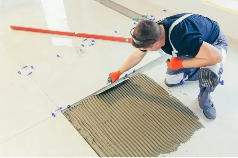 Ceramic Tile_Adhesive_Spreading_for_Precise_Installation