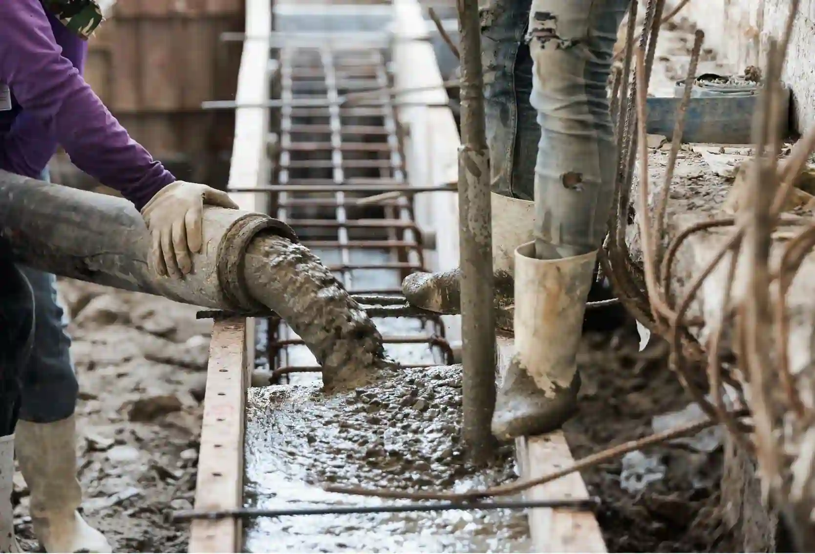 concrete-pumping-construction-site